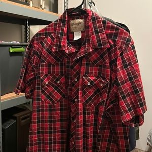 Men’s Wrangler XL red, black & yellow button down short sleeve shirt